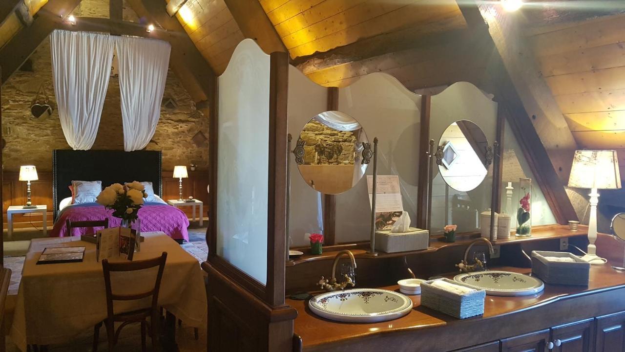 Le Cafe Du Village - Bar A Cocktails & A Ambiance Лоеак Екстер'єр фото