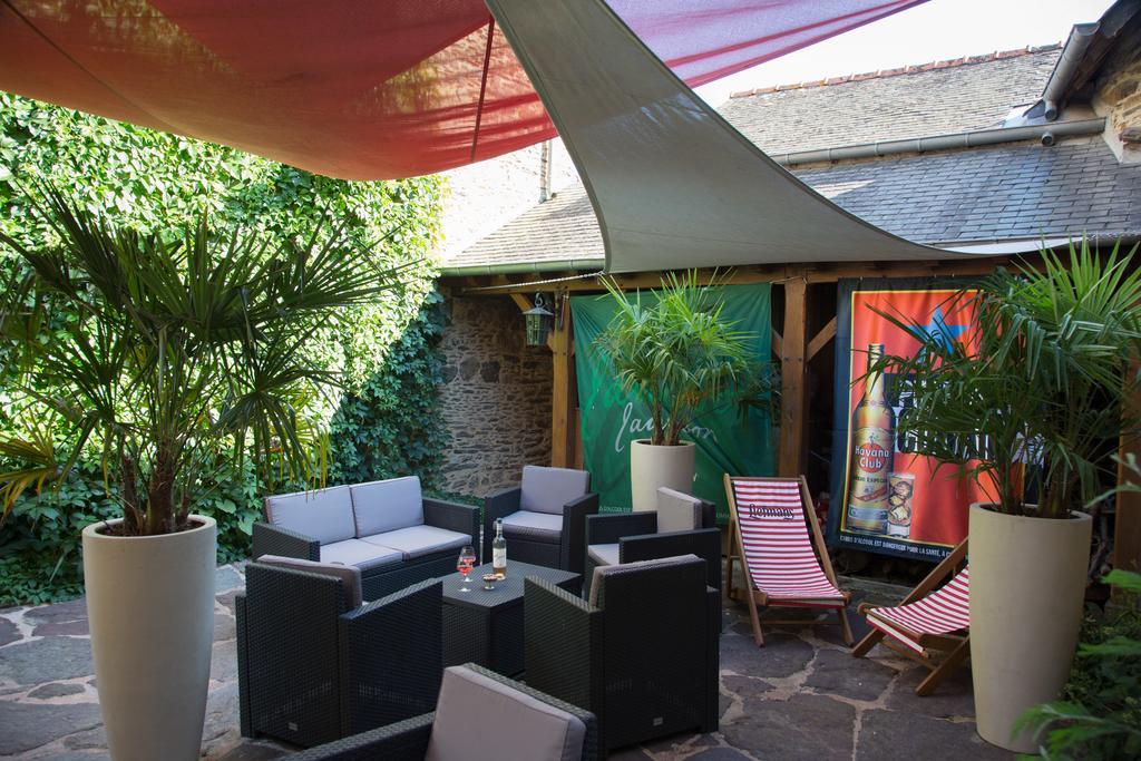 Le Cafe Du Village - Bar A Cocktails & A Ambiance Лоеак Екстер'єр фото
