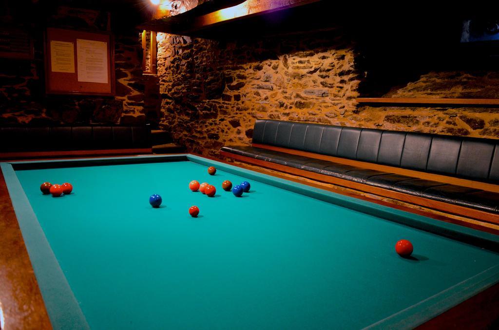 Le Cafe Du Village - Bar A Cocktails & A Ambiance Лоеак Екстер'єр фото