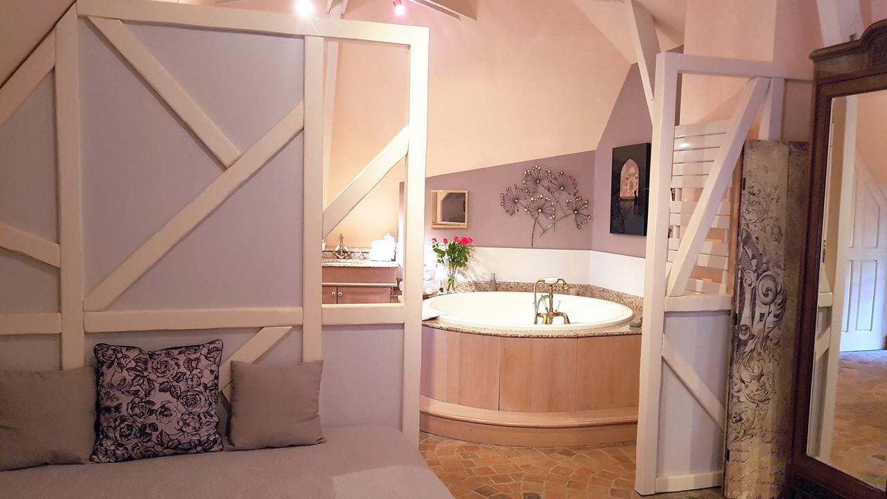 Le Cafe Du Village - Bar A Cocktails & A Ambiance Лоеак Екстер'єр фото